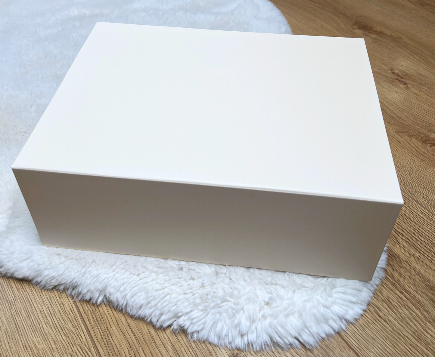 Magnetic box Cream without ribbons